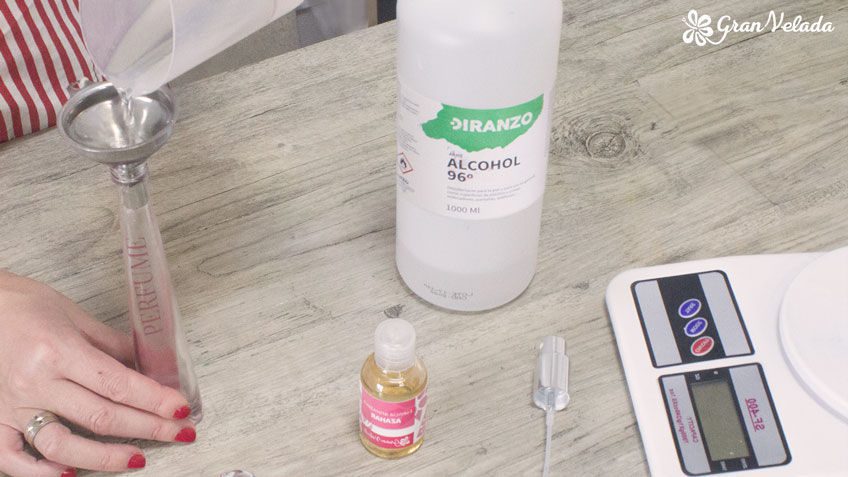 Hacer Perfumes caseros con esencias: aprende a hacerlos facilmente en casa Hacer Perfumes caseros con esencias: aprende a hacerlos facilmente en casa