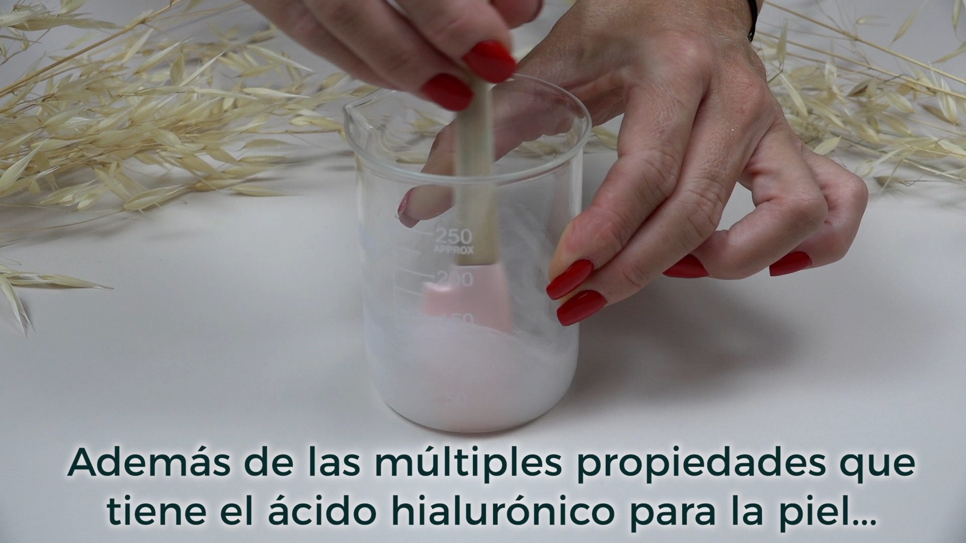 Serum casero de ácido hialurónico para tu cabello.
