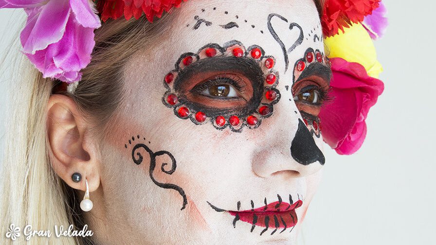 Guía Completa para crear y aplicar tu Maquillaje de Catrina